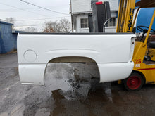 Load image into Gallery viewer, 1999-2006 chevy/gmc southern ROT FREE 5.9ft extra short bed