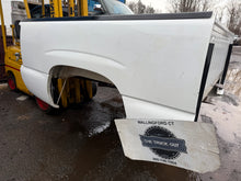 Load image into Gallery viewer, 1999-2006 chevy/gmc southern ROT FREE 5.9ft extra short bed