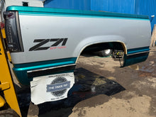 Load image into Gallery viewer, 1988-1998 chevy/gmc southern rot free 6.5ft short bed with tailgate