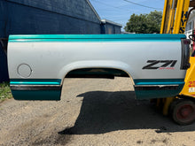Load image into Gallery viewer, 1988-1998 chevy/gmc southern rot free 6.5ft short bed with tailgate