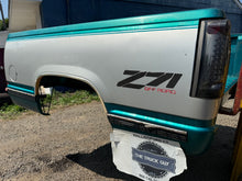 Load image into Gallery viewer, 1988-1998 chevy/gmc southern rot free 6.5ft short bed with tailgate