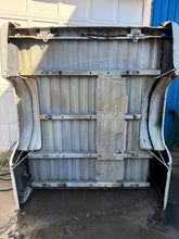 Load image into Gallery viewer, 1999-2006 Chevy/GMC southern rot free 6.6ft short bed with tailgate