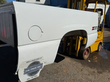 Load image into Gallery viewer, 1999-2006 Chevy/GMC southern rot free 6.6ft short bed with tailgate