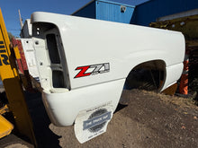 Load image into Gallery viewer, 1999-2006 Chevy/GMC southern rot free 6.6ft short bed with tailgate