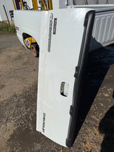 Load image into Gallery viewer, 1999-2006 Chevy/GMC southern rot free 6.6ft short bed with tailgate