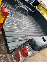 Load image into Gallery viewer, 1999-2006 chevy/gmc southern ROT FREE 6.6ft short bed