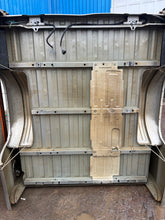 Load image into Gallery viewer, 1999-2006 chevy/gmc southern ROT FREE 6.6ft short bed