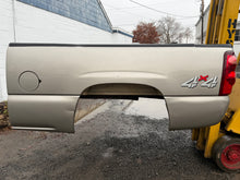 Load image into Gallery viewer, 1999-2006 chevy/gmc southern ROT FREE 6.6ft short bed