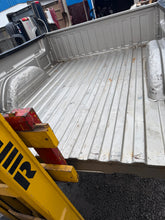 Load image into Gallery viewer, 1999-2006 chevy/gmc southern ROT FREE 6.6ft short bed