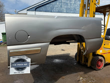 Load image into Gallery viewer, 1999-2006 chevy/gmc southern ROT FREE 6.6ft short bed