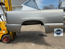 Load image into Gallery viewer, 1999-2006 chevy/gmc southern ROT FREE 6.6ft short bed