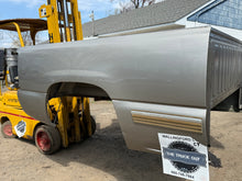Load image into Gallery viewer, 1999-2006 chevy/gmc southern ROT FREE 6.6ft short bed