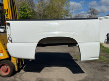 Load image into Gallery viewer, 1999-2006 chevy/gmc southern ROT FREE 5.9ft extra short bed