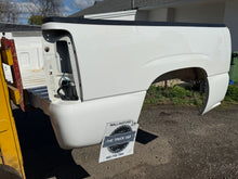 Load image into Gallery viewer, 1999-2006 chevy/gmc southern ROT FREE 5.9ft extra short bed