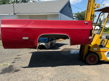 Load image into Gallery viewer, 1979-1987 Chevy/GMC southern rot free 8ft dual tank long bed