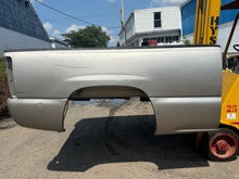 Load image into Gallery viewer, 1999-2006 chevy/gmc southern ROT FREE 6.6ft short bed