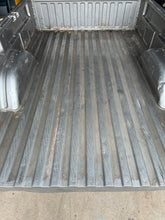 Load image into Gallery viewer, 1999-2006 chevy/gmc southern rot free 8ft long bed with tailgate
