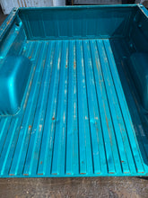 Load image into Gallery viewer, 1988-1998 chevy/gmc southern rot free 6.5ft short bed with tailgate
