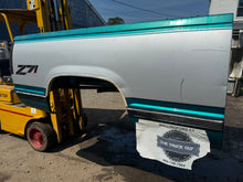 Load image into Gallery viewer, 1988-1998 chevy/gmc southern rot free 6.5ft short bed with tailgate
