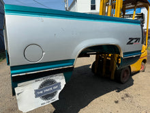 Load image into Gallery viewer, 1988-1998 chevy/gmc southern rot free 6.5ft short bed with tailgate
