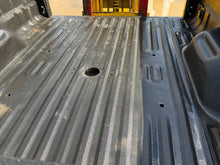 Load image into Gallery viewer, 2011-2016 ford super duty southern ROT FREE 6.5ft short bed
