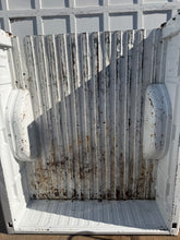 Load image into Gallery viewer, 1999-2006 chevy/gmc southern ROT FREE 6.6ft short bed
