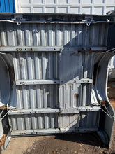 Load image into Gallery viewer, 1999-2006 chevy/gmc southern ROT FREE 6.6ft short bed
