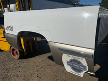 Load image into Gallery viewer, 1999-2006 chevy/gmc southern ROT FREE 6.6ft short bed
