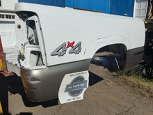 Load image into Gallery viewer, 1999-2006 chevy/gmc southern ROT FREE 6.6ft short bed
