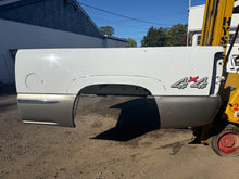 Load image into Gallery viewer, 1999-2006 chevy/gmc southern ROT FREE 6.6ft short bed
