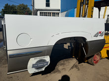 Load image into Gallery viewer, 1999-2006 chevy/gmc southern ROT FREE 6.6ft short bed
