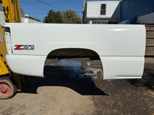 Load image into Gallery viewer, 1999-2006 Chevy/GMC southern rot free 6.6ft short bed with tailgate
