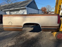 Load image into Gallery viewer, 88-98 chevy/gmc southern ROT FREE 8ft long bed
