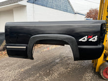 Load image into Gallery viewer, 1999-2006 chevy/gmc southern ROT FREE 6.6ft short bed with tailgate.
