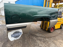 Load image into Gallery viewer, 1999-2006 chevy/gmc southern ROT FREE 6.6ft short bed
