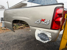 Load image into Gallery viewer, 1999-2006 chevy/gmc southern ROT FREE 6.6ft short bed
