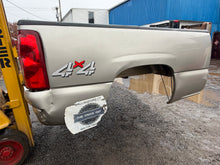 Load image into Gallery viewer, 1999-2006 chevy/gmc southern ROT FREE 6.6ft short bed
