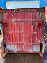 Load image into Gallery viewer, 1999-2006 chevy/gmc southern ROT FREE 6.6ft short bed
