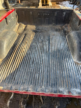 Load image into Gallery viewer, 1999-2006 chevy/gmc southern ROT FREE 6.6ft short bed
