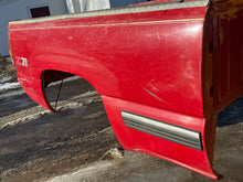 Load image into Gallery viewer, 1999-2006 chevy/gmc southern ROT FREE 6.6ft short bed
