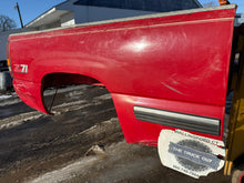 Load image into Gallery viewer, 1999-2006 chevy/gmc southern ROT FREE 6.6ft short bed

