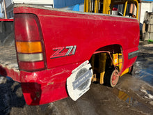 Load image into Gallery viewer, 1999-2006 chevy/gmc southern ROT FREE 6.6ft short bed
