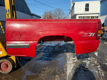 Load image into Gallery viewer, 1999-2006 chevy/gmc southern ROT FREE 6.6ft short bed
