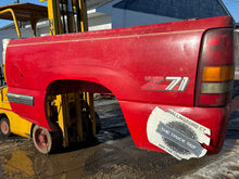 Load image into Gallery viewer, 1999-2006 chevy/gmc southern ROT FREE 6.6ft short bed
