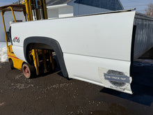 Load image into Gallery viewer, 99-06 chevy/gmc southern ROT FREE 8ft long bed
