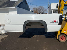 Load image into Gallery viewer, 99-06 chevy/gmc southern ROT FREE 8ft long bed
