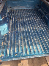 Load image into Gallery viewer, 1999-2010 ford super duty southern ROT FREE 8ft long bed

