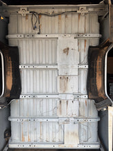 Load image into Gallery viewer, 2015-2019 chevy silverado southern rot free like new 8ft long bed
