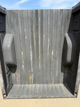 Load image into Gallery viewer, 1999-2006 chevy/gmc southern ROT FREE 6.6ft short bed
