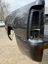 Load image into Gallery viewer, 1999-2006 chevy/gmc southern ROT FREE 6.6ft short bed
